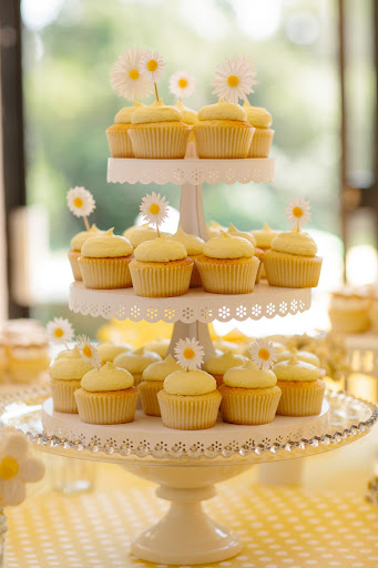 This cupcake stand is actually made of craft paper and yet still looks elegant.