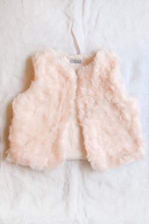 Made of 100% cotton, this soft vest comes in silver or peach. Designed by Makie, a New York-based childrenswear label and 2012 American Made Nominee, it’s a lovely gift for babies, toddlers, or young children.