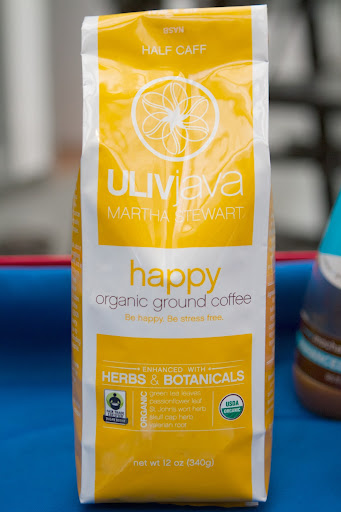 ULIVjava happy helps reduce the effects of stress, increase calm, and take the edge off! The herbs in ULIVjava happy - green tea leaves, passionflower leaf, skull cap herb, St. John's wort, and valerian root - have been selected to minimize the blues, help you relax, and make you ready to face the world!