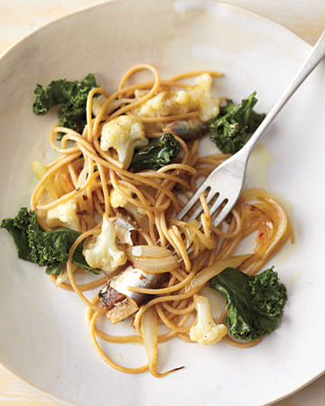 Tap the Power of Cauliflower - Like its close cruciferous cousins broccoli and kale, cauliflower is blooming with antioxidant, cancer-fighting, and heart-healthy properties. http://www.wholeliving.com/183667/50-ways-stand-cancer