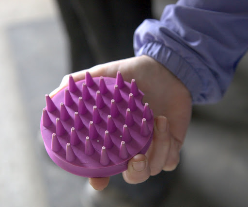 Before vacuuming the horses, Betsy likes to use a soft rubber curry comb, which helps remove mud and loosens matted dirt for quick grooming. It also stimulates the skin to produce natural oils.