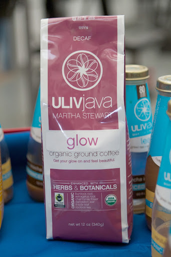 ULIVjava glow helps re-balance and purify your skin and body. It was created to get rid of toxins, nourish the skin and give you an overall glow! This blend is caffeine free and brimming with goodness to maximize rejuvenation, including astragalus root, burdock root, chamomile flower, dandelion leaf, milk thistle, and rooibos tea.