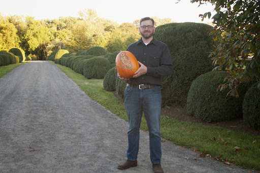 This is Michael Natiello, expert pumpkin carver, who works with the Historic Hudson Valley. http://www.hudsonvalley.org/