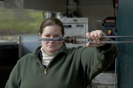 Linda makes sure the clipped shoe is exactly level.