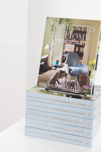 The photographs and essays in Designers at Home provide readers with fabulous design ideas and advice for decorating a home.