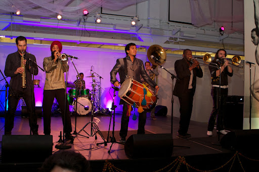 Sa Dance Company had the excellent company of Red Baraat <http://www.redbaraat.com/flash.html> , a popular Brooklyn-based band. Founded in 2008, this eight-piece group is led by dhol player Sunny Jain <http://www.sunnyjain.com/> .