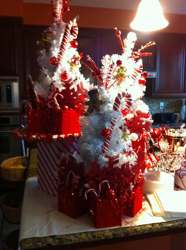 Eva Baker, from Victorville, CA decorated her home with a candycane Christmas theme. She was inspired by the decor I used for Radio City Music Hall.