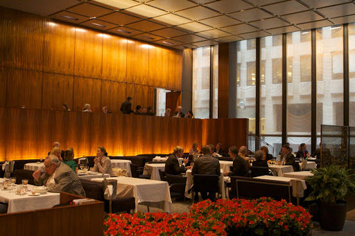 Tarren invited me for a delicious lunch in the handsome Grill Room. The Four Seasons opened in 1959 and was designed by Modern architects Philip Johnson and Mies van der Rohe. The room has luminous French walnut-paneled walls and soaring two-story windows.