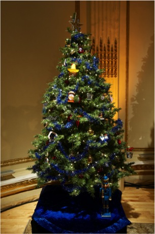 Jimmy Fallon and the staff of his show, 'Late Night with Jimmy Fallon,' created this lovely tree.