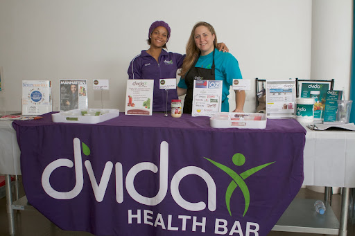 Milena Kozhin of D'Vida Health Bar (http://www.dvidahealth.com/index.html) served very healthy, all-natural, delicious fruit based smoothies. She's pictured here with her general manager Gezel Frederick, on the left.