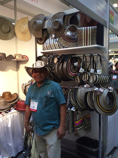 Reinel is a member of Divino Niño, an extended family of 40 artists, working to preserve Zenu culture through their art. They are known for their hand-woven black and beige “vueltiao sombreros” (hats with revolving bands of color). Finatur Design is from Columbia.