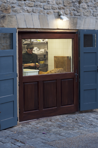 A potato peeler at work in a restaurant kitchen in Beynac