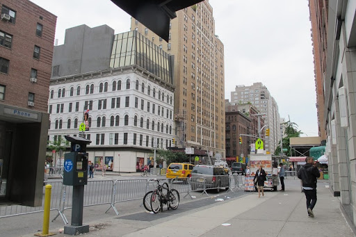 The police quickly blocked the streets off for President Obama's visit.