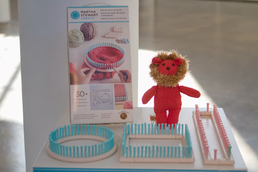 Our Knit & Weave Loom can be used in more than 30 configurations so you can easily make scarves, potholders, blankets and clothing, and even this adorable lion!