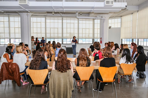 A few days later, all of the interns were invited to a lunch I hosted. Lourdes Rivera (HR Director) oversaw preparations and briefed interns on the details of the lunch.