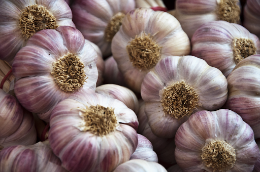The rose garlic almost looked too pretty to eat. One vendor actually used it as a decorative element and interwove it with dried flowers.