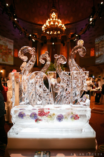 This is a Love Sculpture from Okamoto Studios, a New York-based artist collective best known for their design, production, and consultation of everything made of crystal clear ice. http://www.okamotostudionyc.com/ Photo credit: Allan Zepeda http://allanzepeda.com/blog/