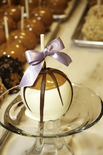 A Dunked Belgian White Chocolate Caramel Apple
