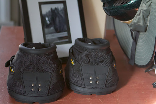 The front shield is reinforced to protect the boot from wear.