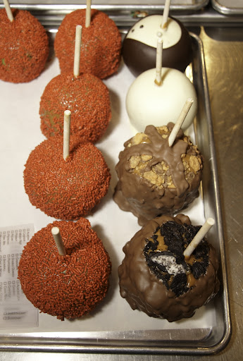 The finished product! Red Sprinkle, Oreo with Milk Chocolate, Butterfinger with Milk Chocolate, White Chocolate Dunked Apple, Groom Apple