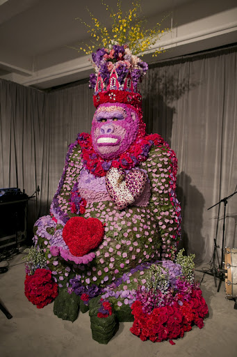 The wedding took place on the 21st floor and appropriately enough, the couple chose a King Kong theme. This giant ape made from thousands of flowers, petals, and leaves greeted the guests. Photo credit: Mel Barlow