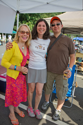 Lynn shared a group hug with Suzie and Angus, friends from MSLO, who came out to cheer her on.