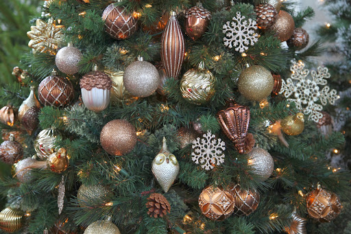 Our Merry Metallic collection includes owls, squirrels, and pine cones in lustrous finishes of glitter, beads, and lacquer.