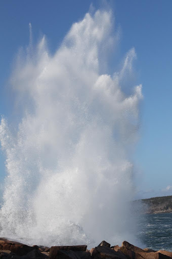 The same wave - Thunder Hole is a small inlet, naturally carved out of the rocks, where the waves roll into.