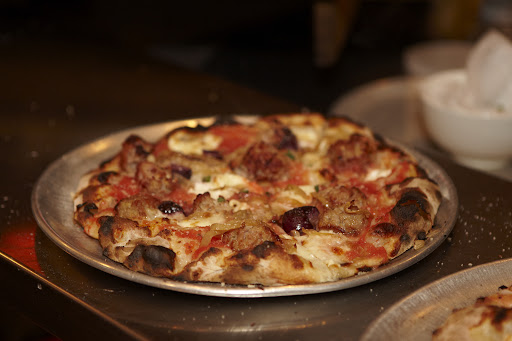 Pizza Boscaiola with tomato, mozzarella,
pork sausage, mushroom, onion, and chili