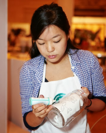 Crafts associate designer Tracy Chou created a sophisticated frosted jar using Martha Stewart Crafts glass paint during her demonstration.