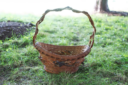 A very rare Japanese basket - A soft brush or feather duster is the best way to remove dust and debris from the weave.