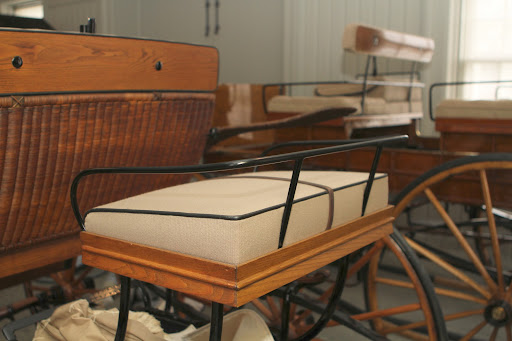 The carriage was designed to either let the lady drive from the front seat or for a coachman to lead the way from this seat in the rear.