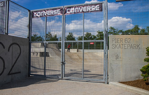 Pier 62 also features an impressive 15,000 square foot skate park that offers excitement for all levels of skate boarders and roller bladers.