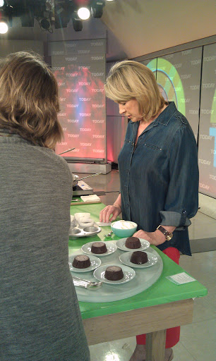Everyday Food Light teaches us that we can also eat guilt-free desserts. The secret ingredient in Mini Mocha Cheesecakes, 196 calories each, is nonfat cottage cheese, which is puréed in a food processor until smooth and creamy.