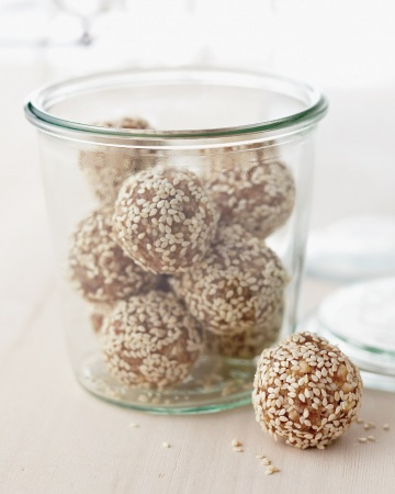 Eat a Top Seed - Sesame seeds may halt the growth of certain types of cancer cells, according to some animal studies. http://www.wholeliving.com/183667/50-ways-stand-cancer