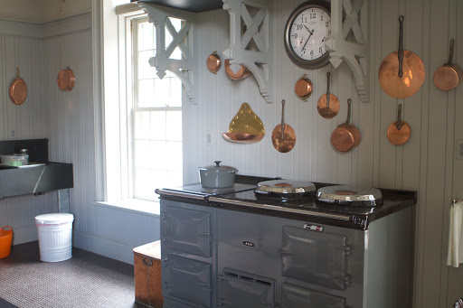 The stable kitchen also has an Aga Cooker, which works on the principle that a heavy frame made from cast iron components can absorb heat from a relatively low-intensity but continuously-burning source, and the accumulated heat can then be used when needed for cooking. This Aga is presently turned off.