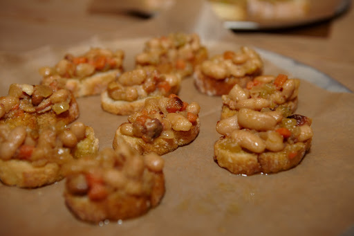 Toasts topped with delicious pinto beans