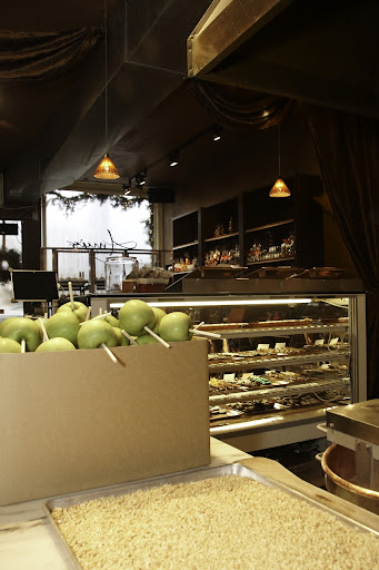 A box of jumbo granny smith apples is ready for dunking!