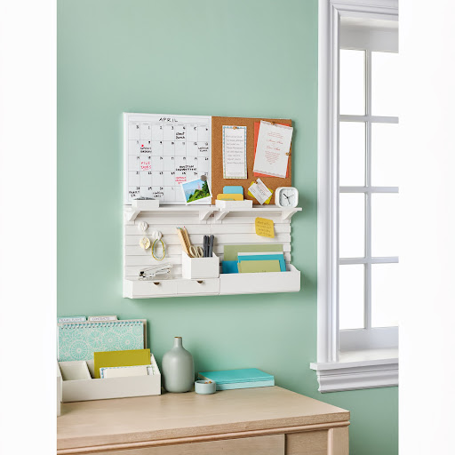 Wall Manager – Modular boards and accessories are easy to install and customize into a system that fits your space. Boards can be mounted in several minutes using the built-in bubble level and micro nails which are included with the product. Click & lock accessories snap onto the rails and can easily be rearranged.