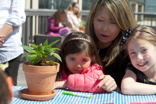 and moments later, Summer shows off her great artwork as she poses with her mom Soo Jee Lee and friend Jade Hagar