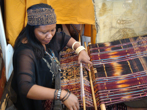 Throughout The Market, you can watch artisans at work, which allows you to appreciate the detailed skill of these masters.