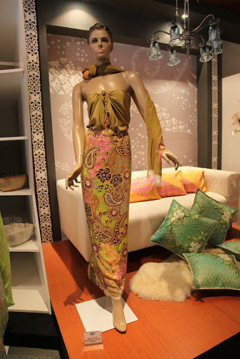 The traditional cotton and silk batiks made by the Malaysian Handicraft Development Corporation are simply exquisite.